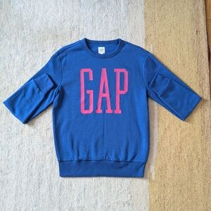 GAP Sweatshirt in Blue with Pink Logo